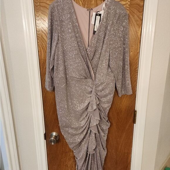 Betsy And Adam Metallic Rusched long Sleeve Gown SIZE 18W NWT - Picture 3 of 8